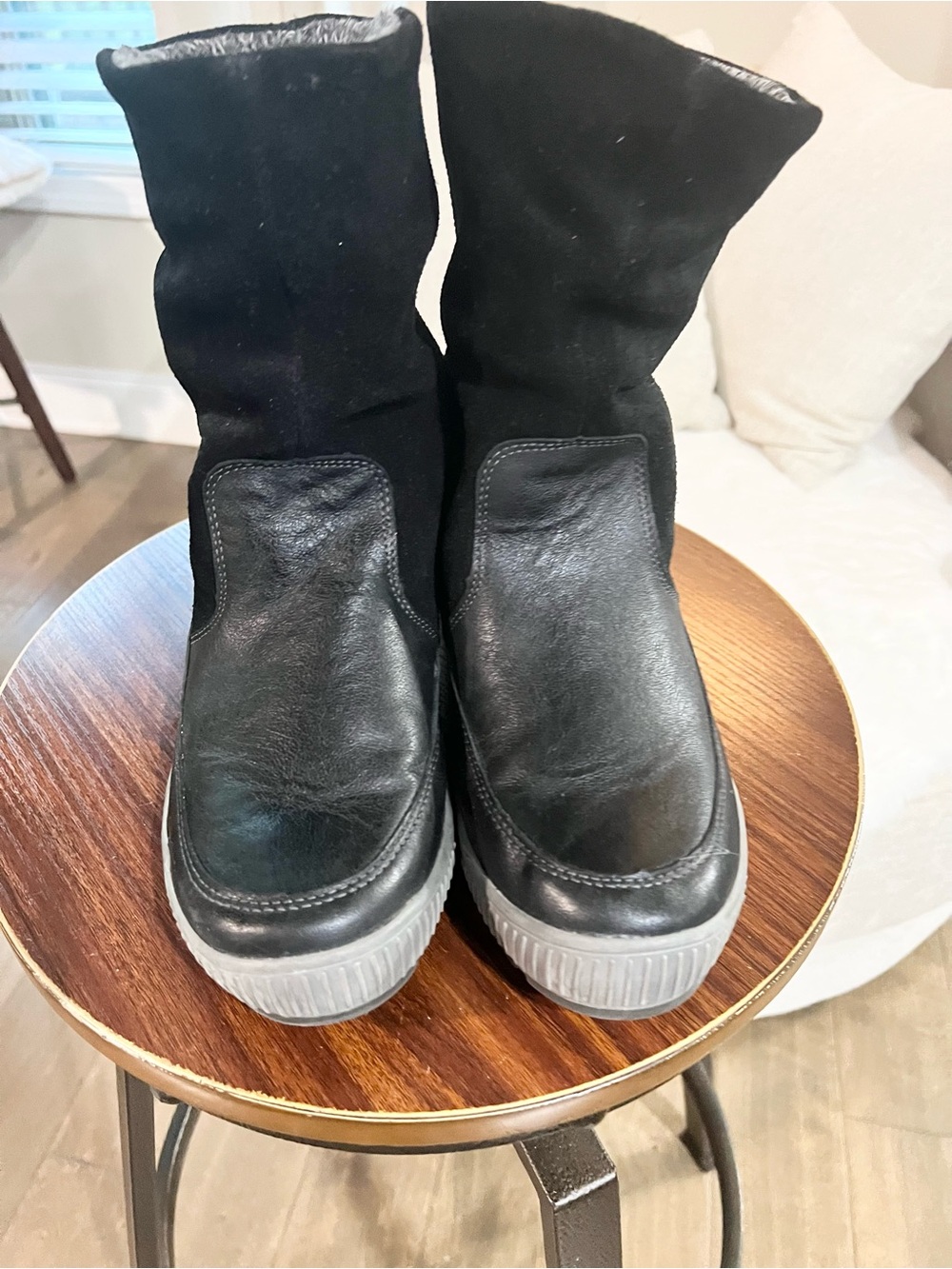 Tara M Black Leather and Suede High-Top Casual Women Waterpoof Boots, Size 9